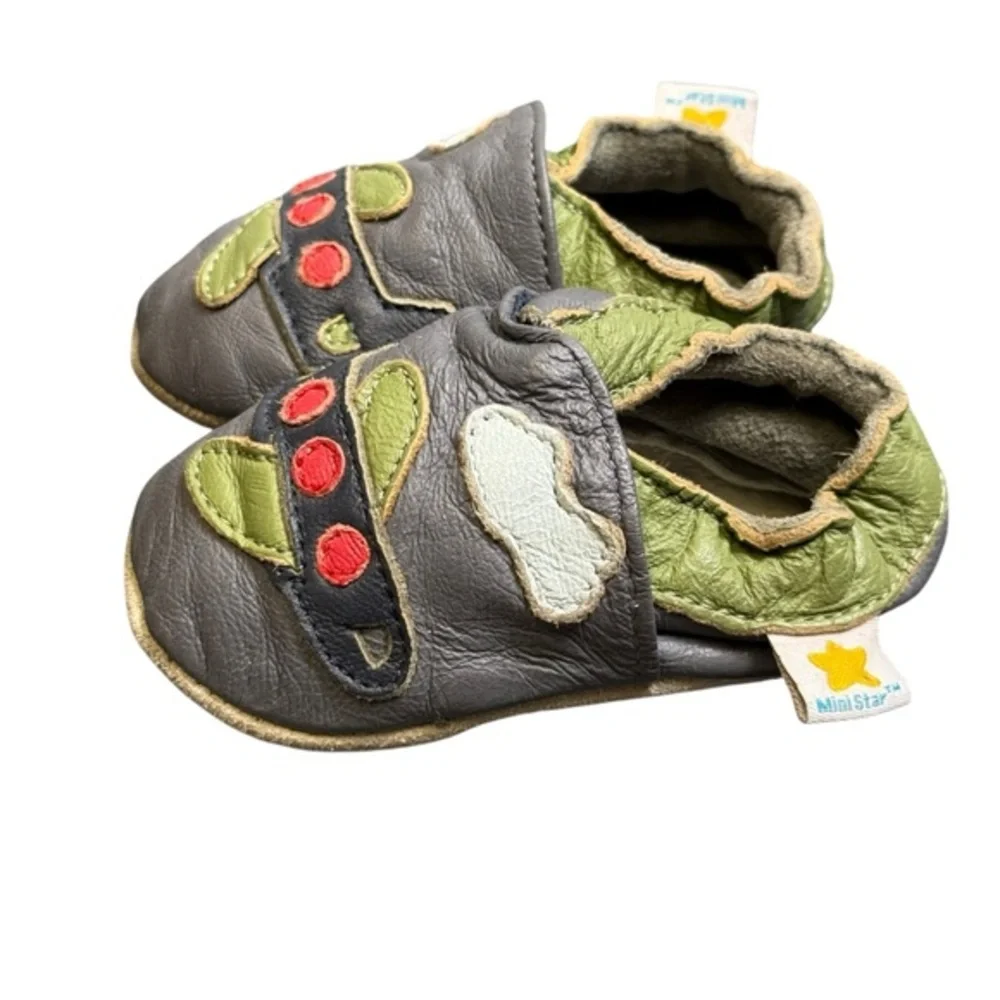 Baby Boy Girl Gray Green Leather Moccasin Shoes w/ Airplanes and Clouds 0-6 Mo